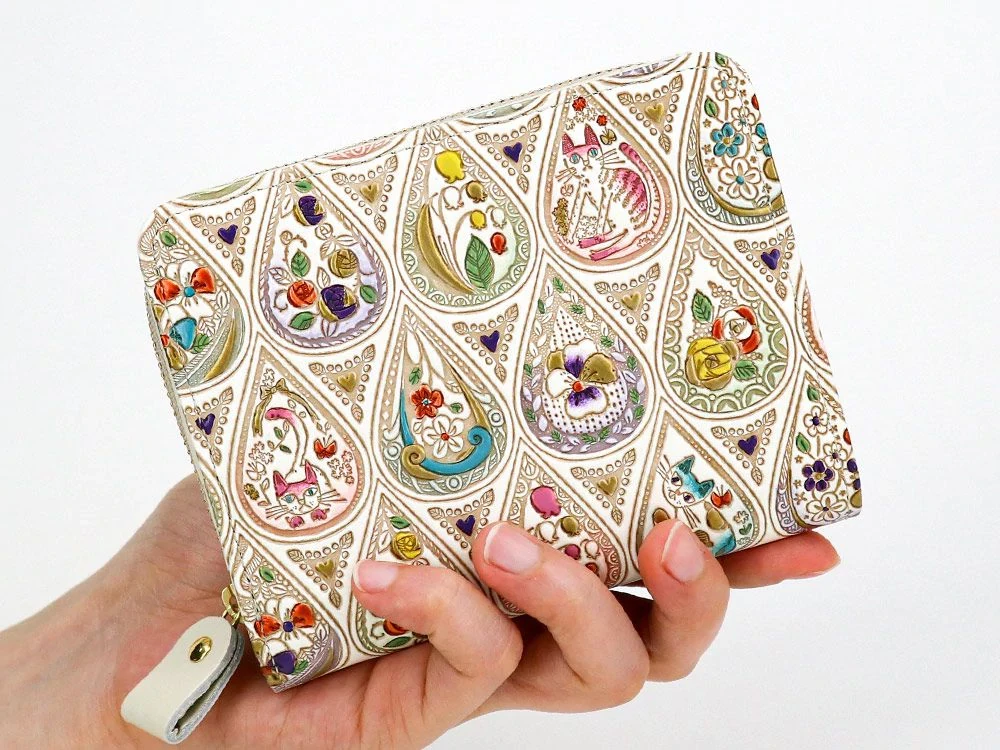 Made In Japan Wallets Red Cat And Flowers Zippered Bifold Wallet